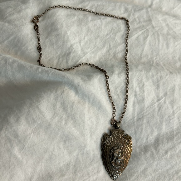 Vintage Indian Arrowhead Pendant on a 925 Sterling Chain - Picture 3 of 8